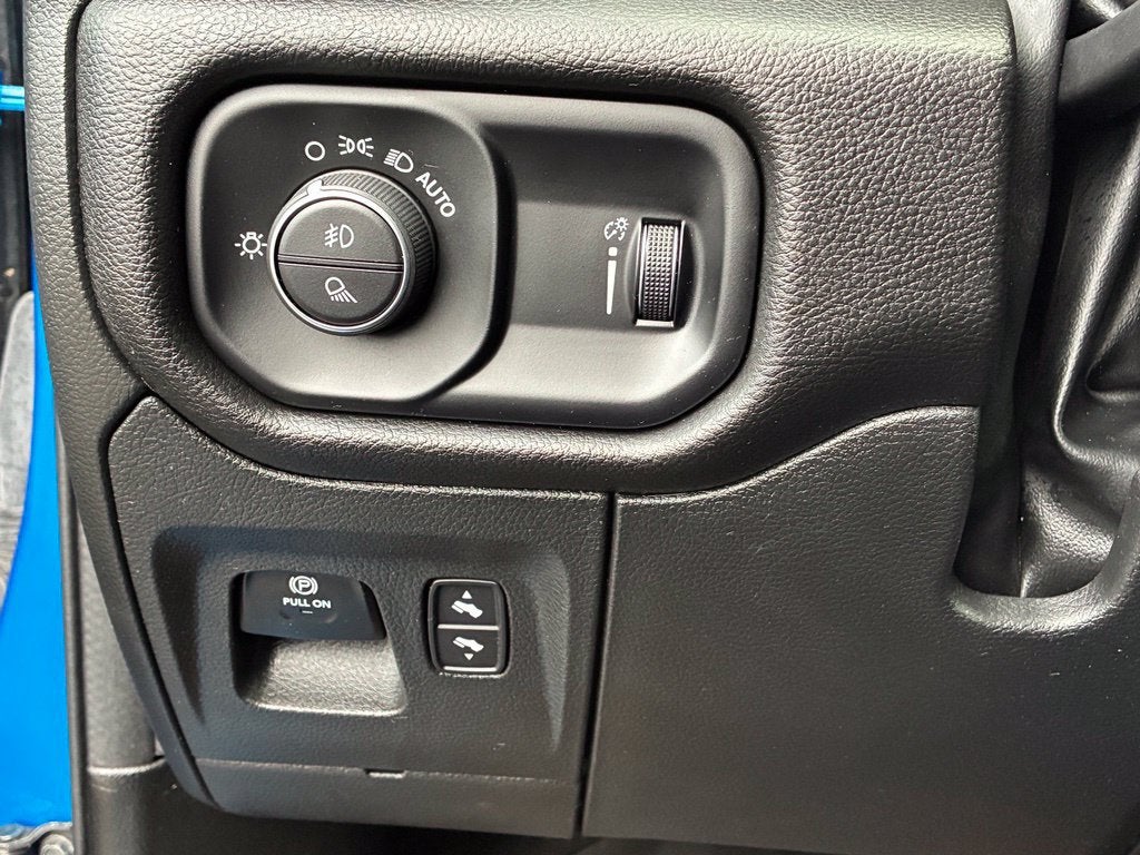 2023 RAM 1500 Big Horn Crew Cab 4x4 5'7" Box