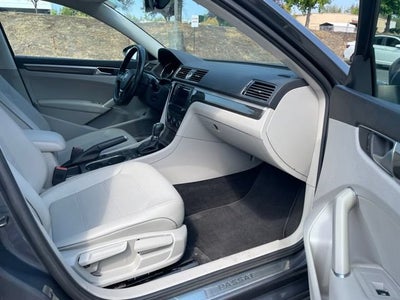 2017 Volkswagen Passat 1.8T SE