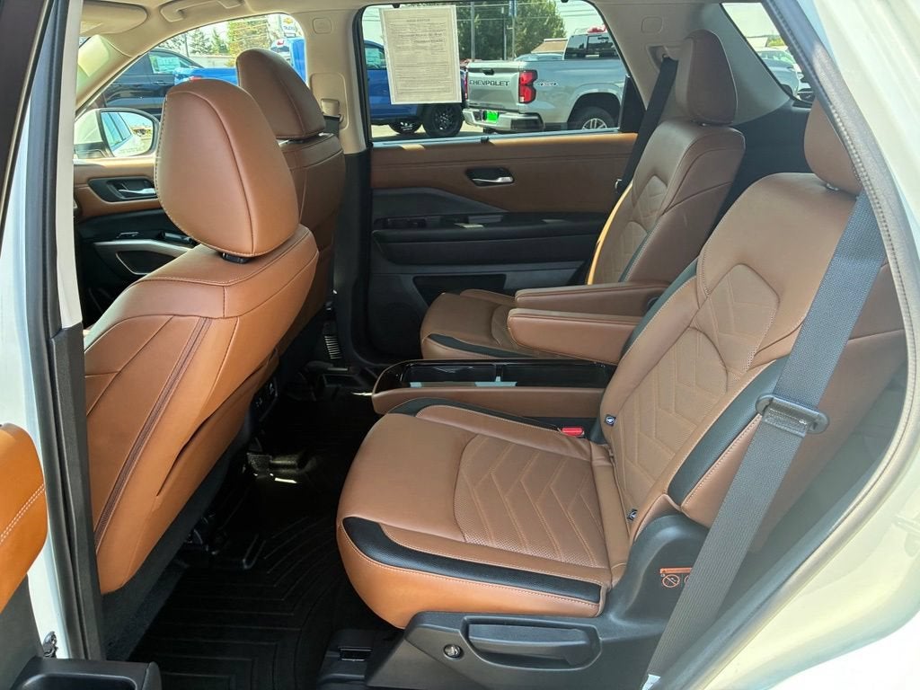 2024 Nissan Pathfinder Platinum 4WD