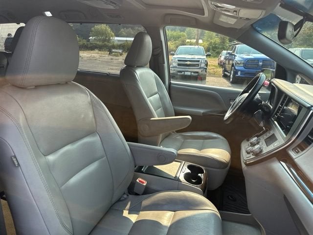 2016 Toyota Sienna XLE
