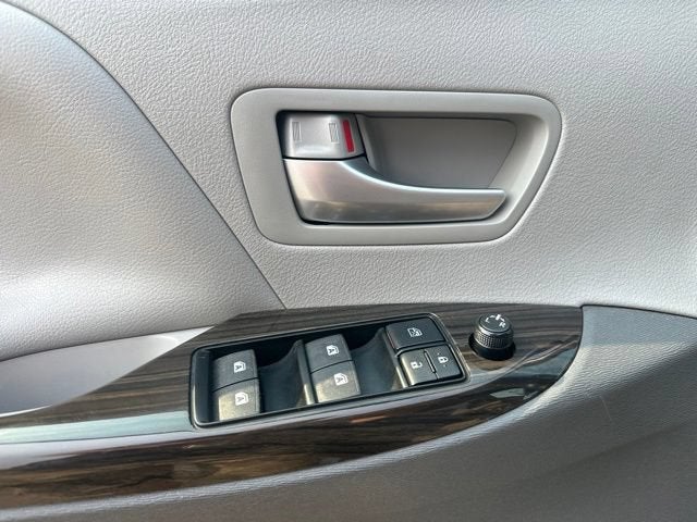 2016 Toyota Sienna XLE