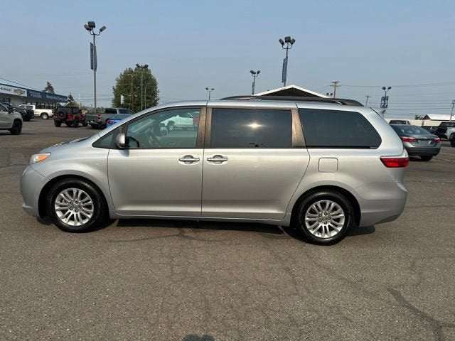 2016 Toyota Sienna XLE