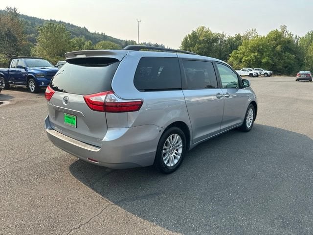 2016 Toyota Sienna XLE