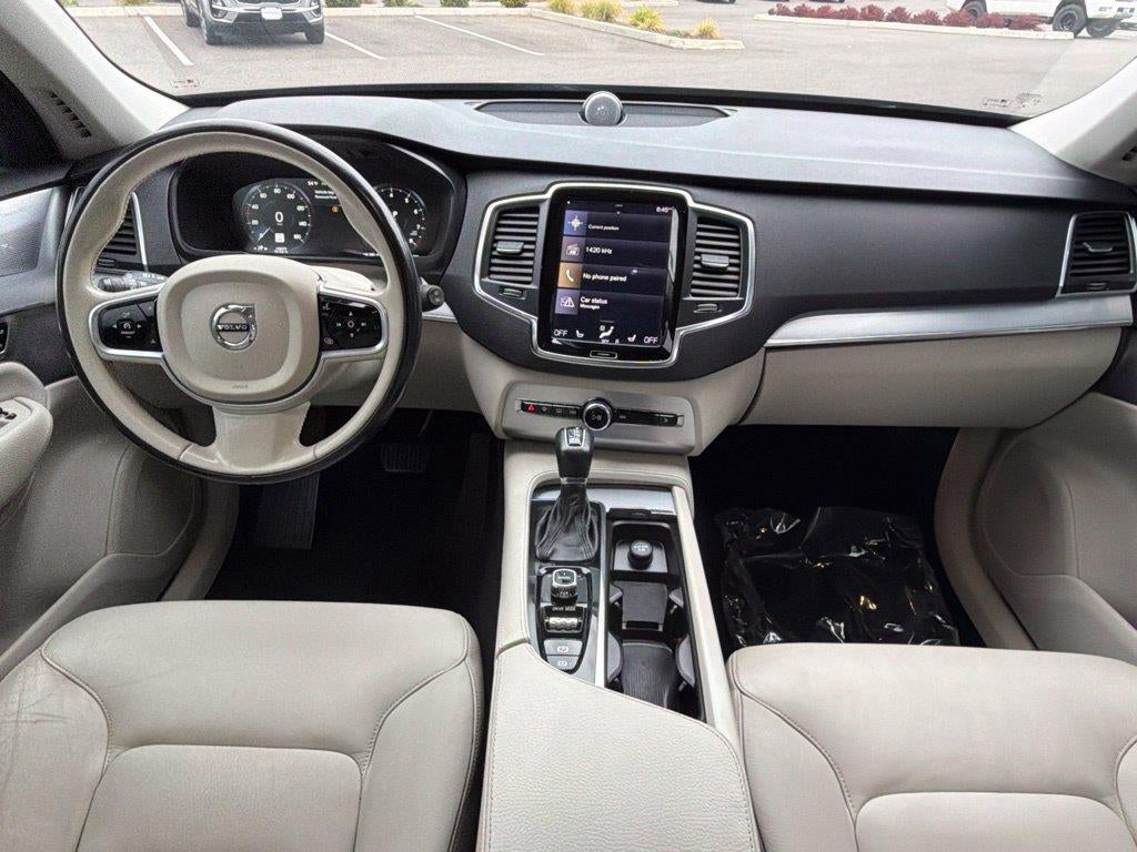 2017 Volvo XC90 T6 Momentum