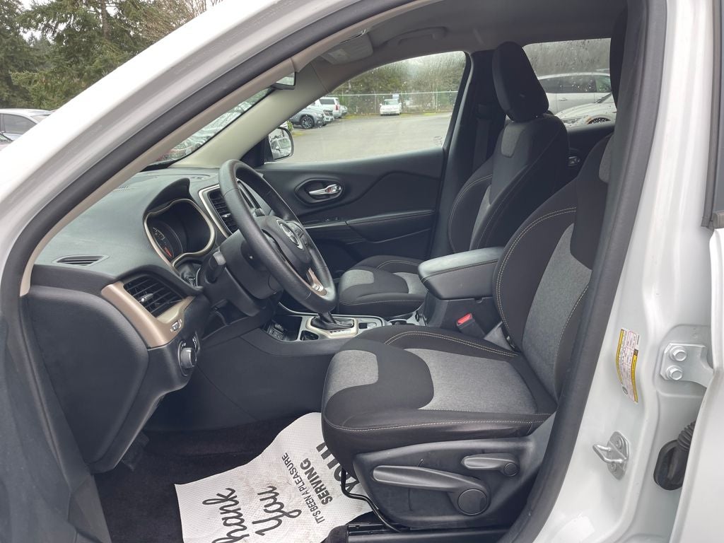 2016 Jeep Cherokee Sport