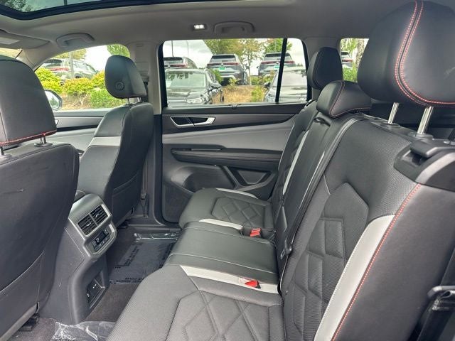 2024 Volkswagen Atlas 2.0T Peak Edition SEL