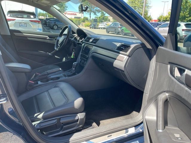 2018 Volkswagen Passat 2.0T R-Line