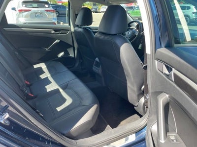 2018 Volkswagen Passat 2.0T R-Line