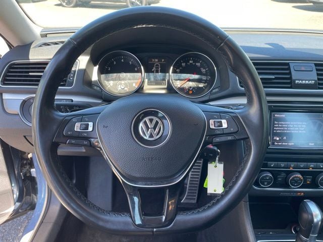 2018 Volkswagen Passat 2.0T R-Line