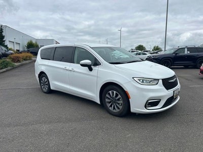 2023 Chrysler Pacifica Hybrid Touring L