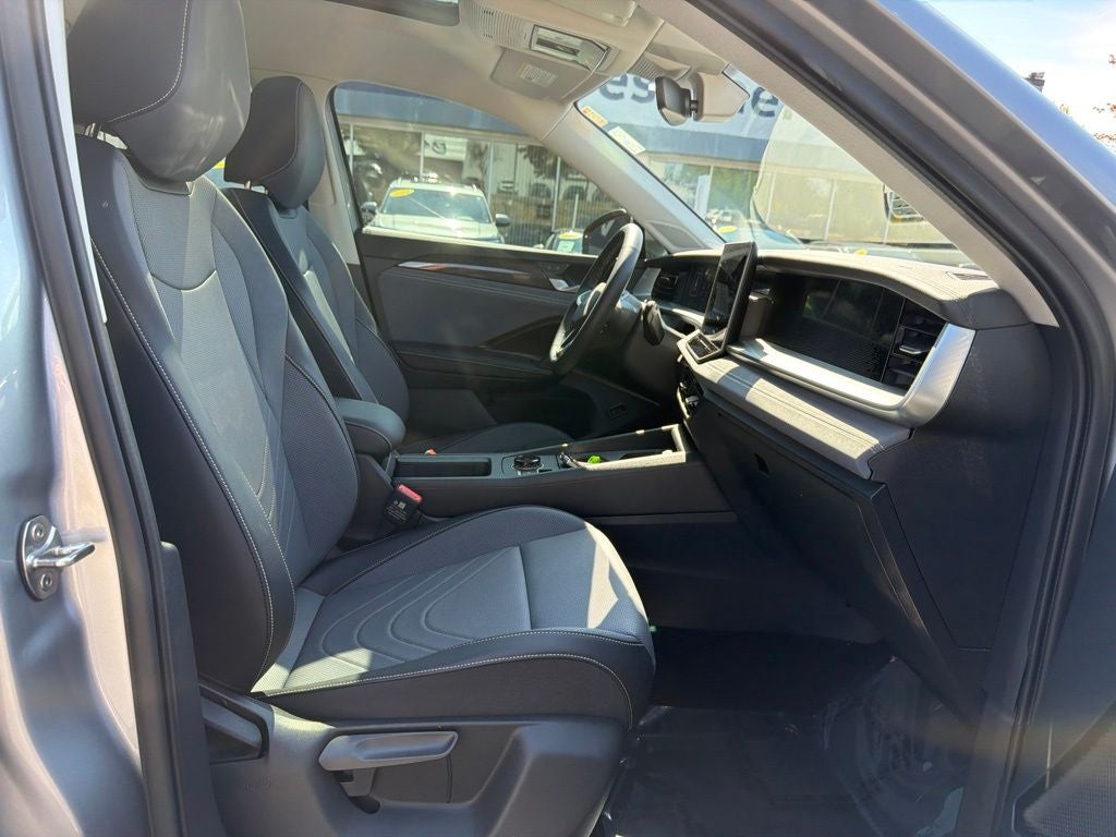 2025 Volkswagen Tiguan 2.0T SE