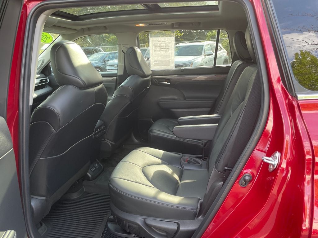 2022 Toyota Highlander Hybrid Platinum