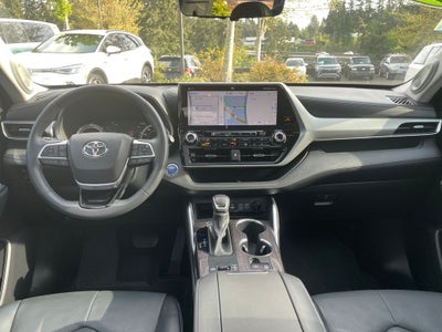 2022 Toyota Highlander Hybrid Platinum