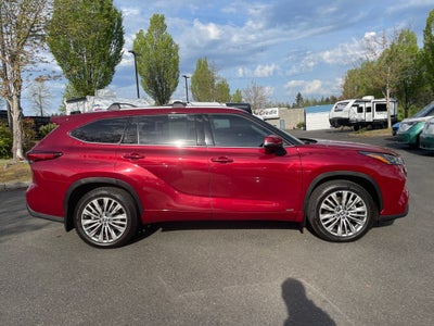 2022 Toyota Highlander Hybrid Platinum