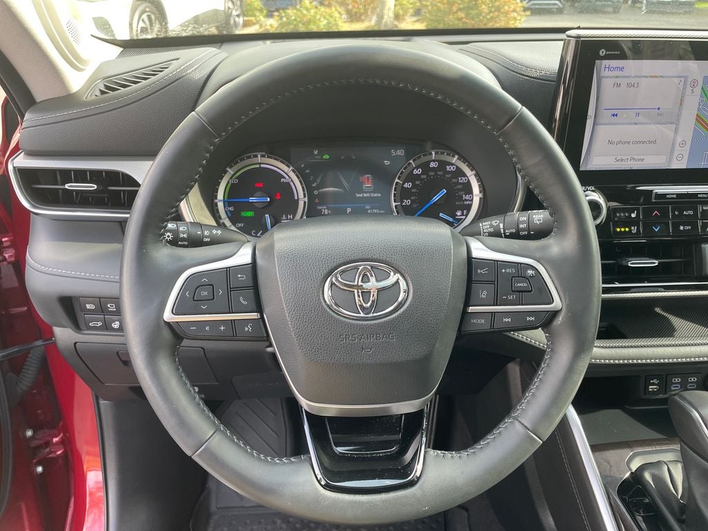2022 Toyota Highlander Hybrid Platinum