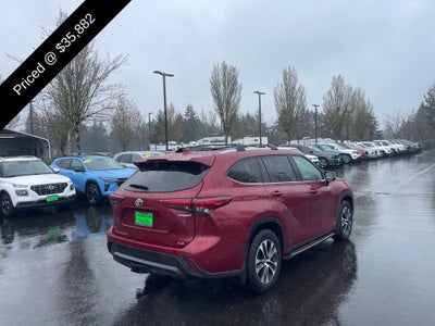 2022 Toyota Highlander Hybrid XLE