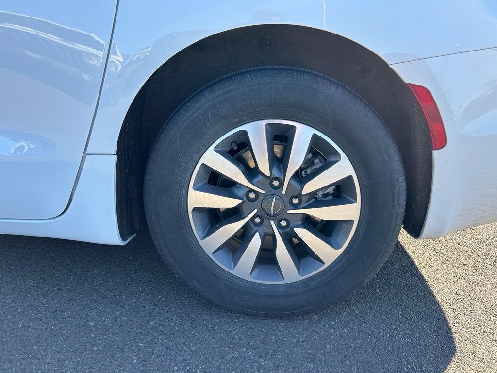 2023 Chrysler Pacifica Hybrid Touring L