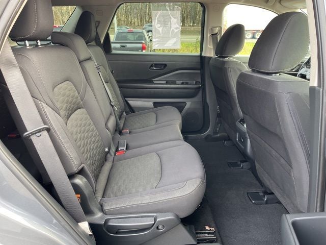 2023 Nissan Pathfinder SV