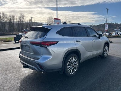 2024 Toyota Highlander Hybrid Platinum