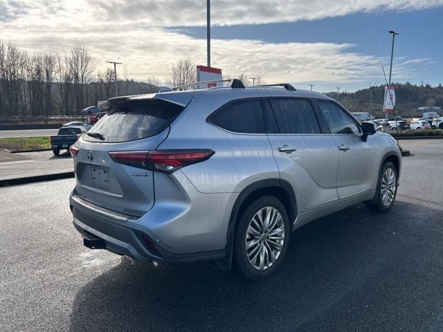2024 Toyota Highlander Hybrid Platinum