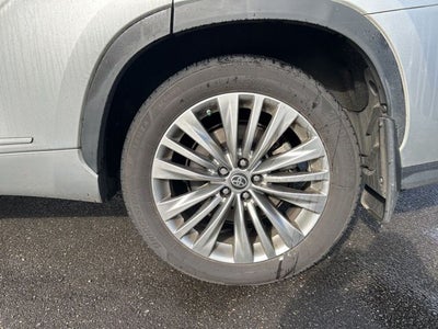 2024 Toyota Highlander Hybrid Platinum