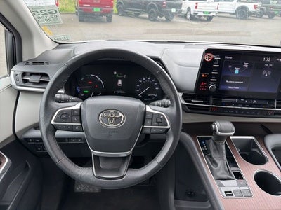 2023 Toyota Sienna XLE 8 Passenger