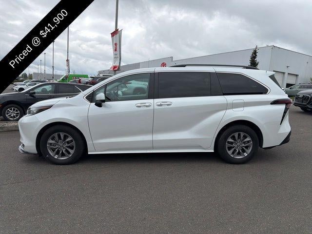 2023 Toyota Sienna XLE 8 Passenger