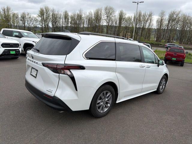 2023 Toyota Sienna XLE 8 Passenger