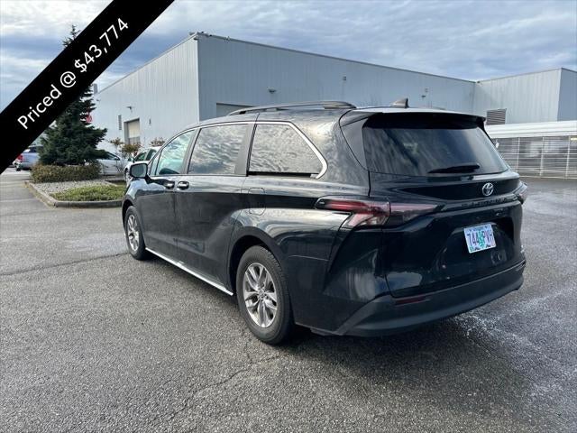 2024 Toyota Sienna XLE 8 Passenger