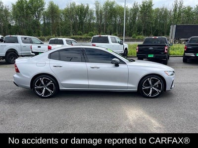 2024 Volvo S60 B5 Core Dark Theme