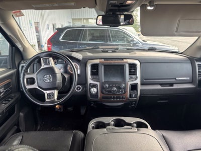 2017 RAM 1500 Laramie Crew Cab 4x2 6'4' Box