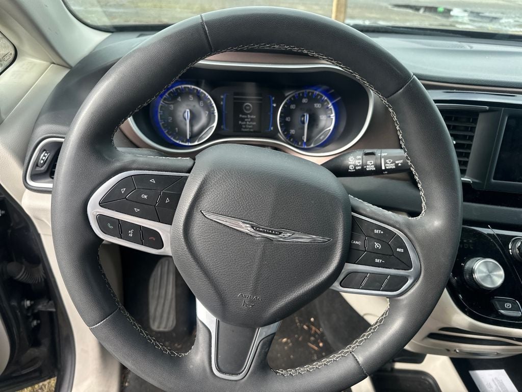 2023 Chrysler Voyager LX