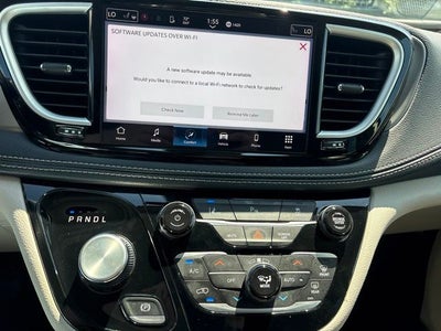 2023 Chrysler Pacifica Hybrid Touring L
