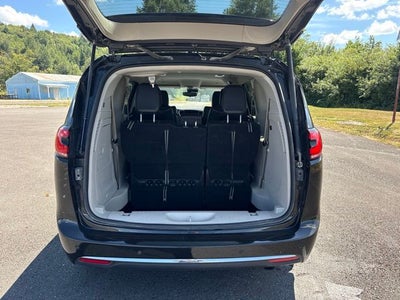2023 Chrysler Pacifica Hybrid Touring L