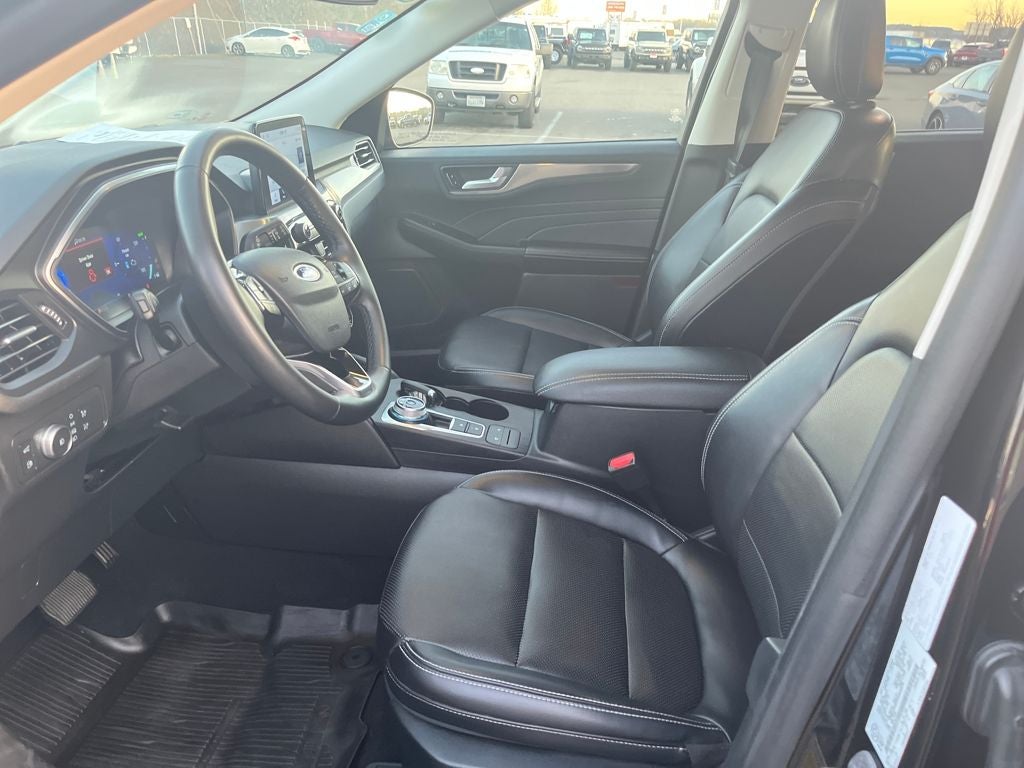 2022 Ford Escape Hybrid Titanium