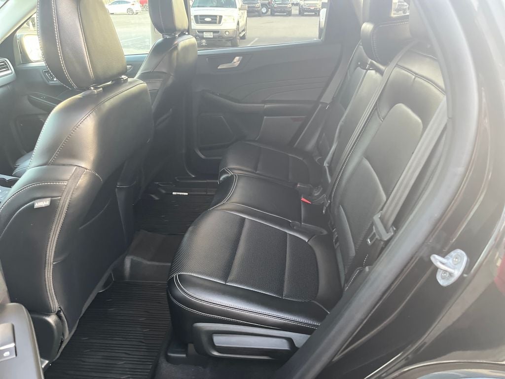 2022 Ford Escape Hybrid Titanium