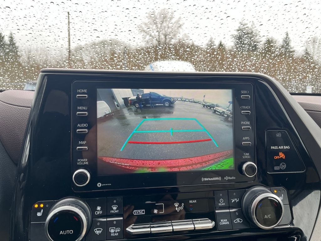 2022 Toyota Highlander Hybrid XLE