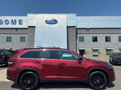 2019 Toyota Highlander SE