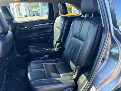 2019 Toyota Highlander SE